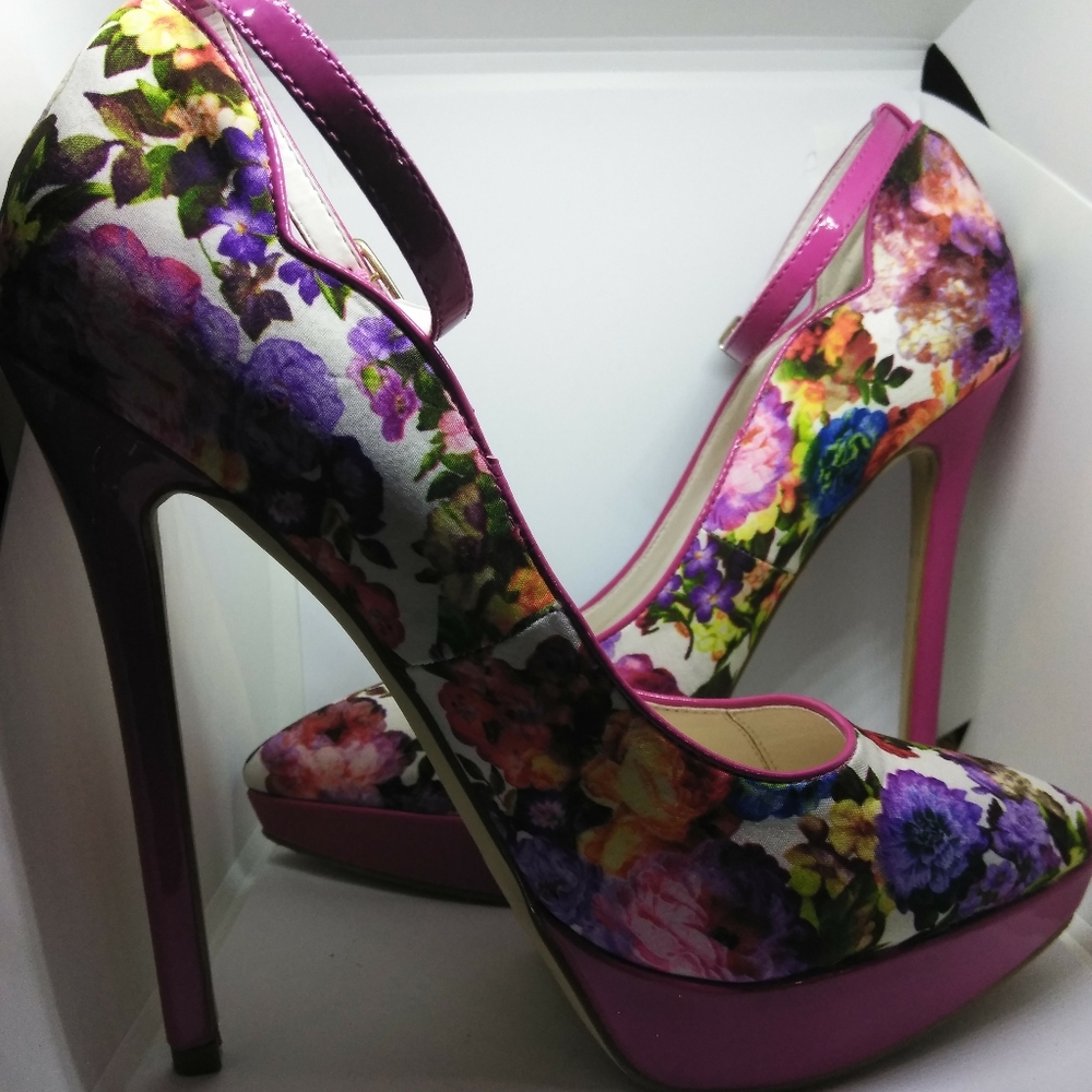 MADISON By SHOEDAZZLE Mary Janes - Picture 6 of 8